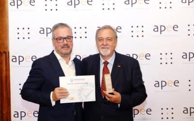 Projeto Fora da Caixa reconhecido pela APEE com Menção Honrosa 